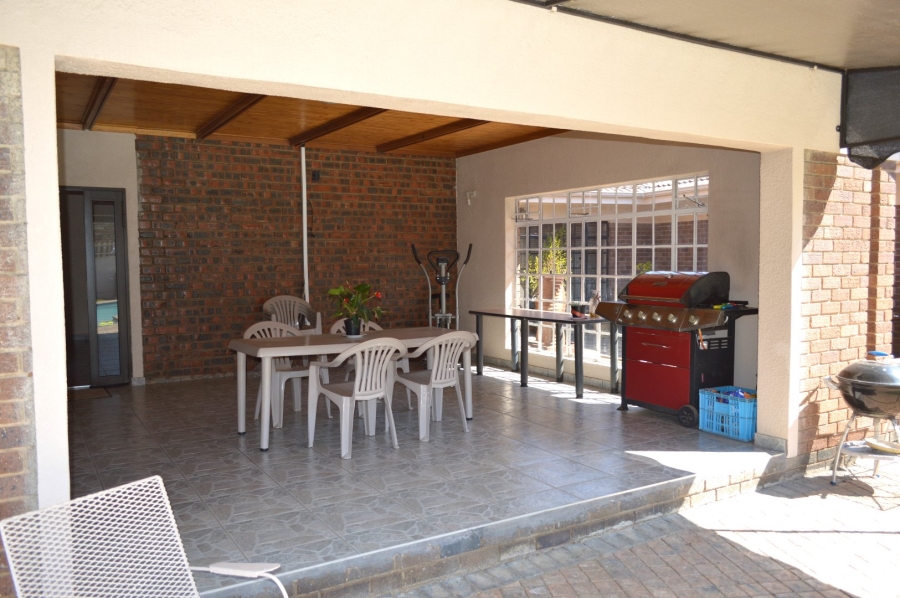 5 Bedroom Property for Sale in Wilkoppies North West